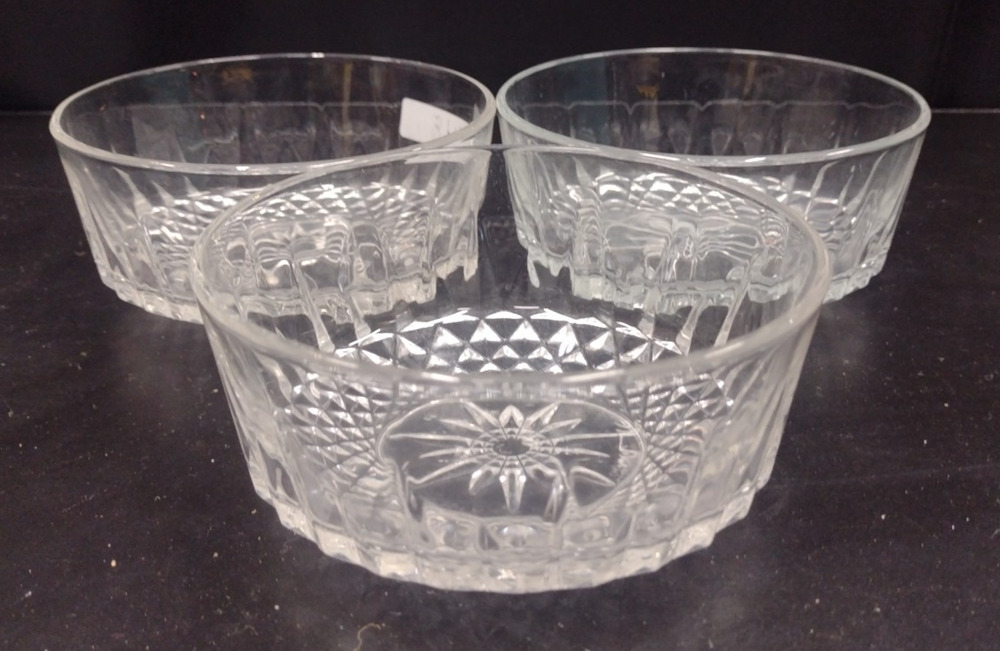 Vintage Arcoroc USA Set of 3 Starburst Glass Berry Dessert Bowls 5"
